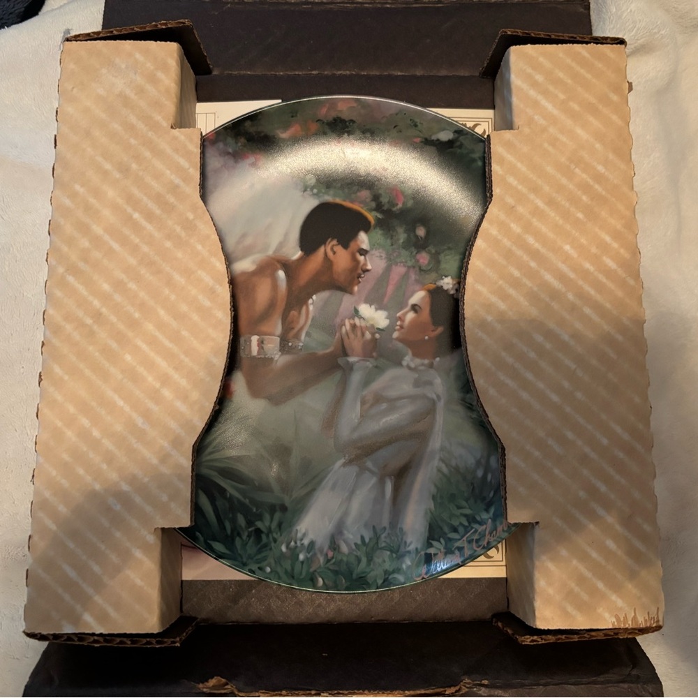 The Edwin M Knowles China Co “We Kiss In A Shadow”- Still In Box- RARE 1985 - Picture 7 of 9